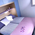 Charming Coastal With Pool Apartment *