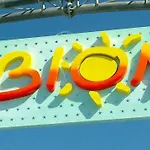 Charming Coastal With Pool