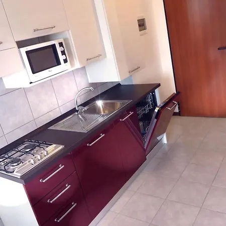 Daire Charming Coastal With Pool