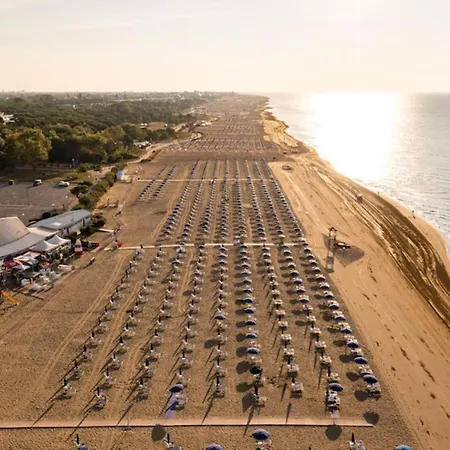 Charming Coastal With Pool Apartment Bibione