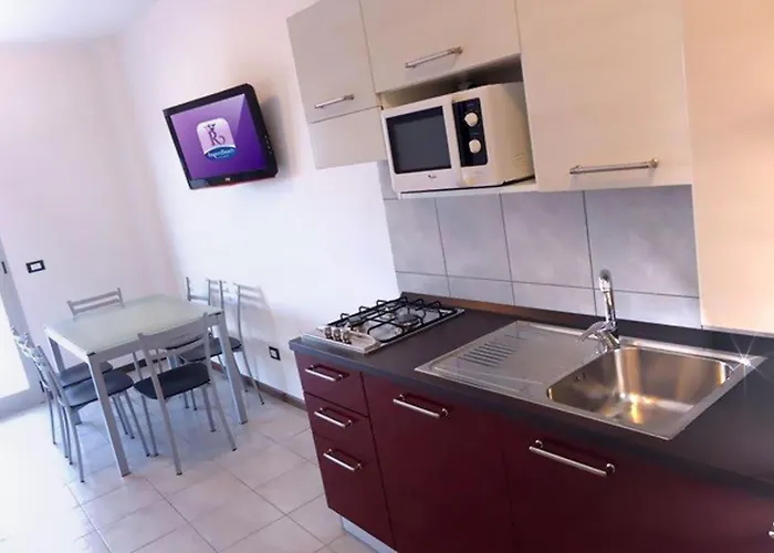 Charming Coastal With Pool *