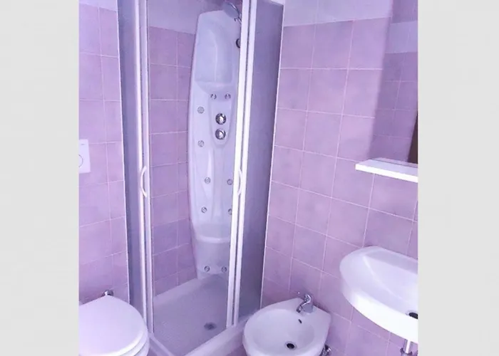 Charming Coastal With Pool *