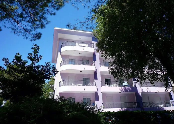 Charming Coastal With Pool Μπιμπιόνε